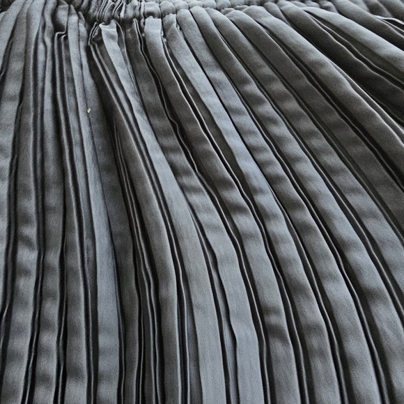 Elegant Navy Pleated Skirt - Picture 7 of 8